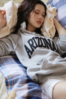 女上男下野战GIF动态图